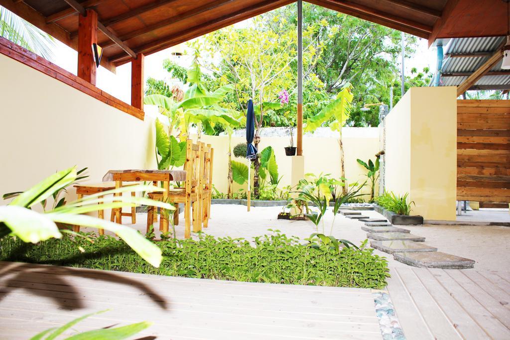 Kaafu Inn Guraidhoo Exterior photo